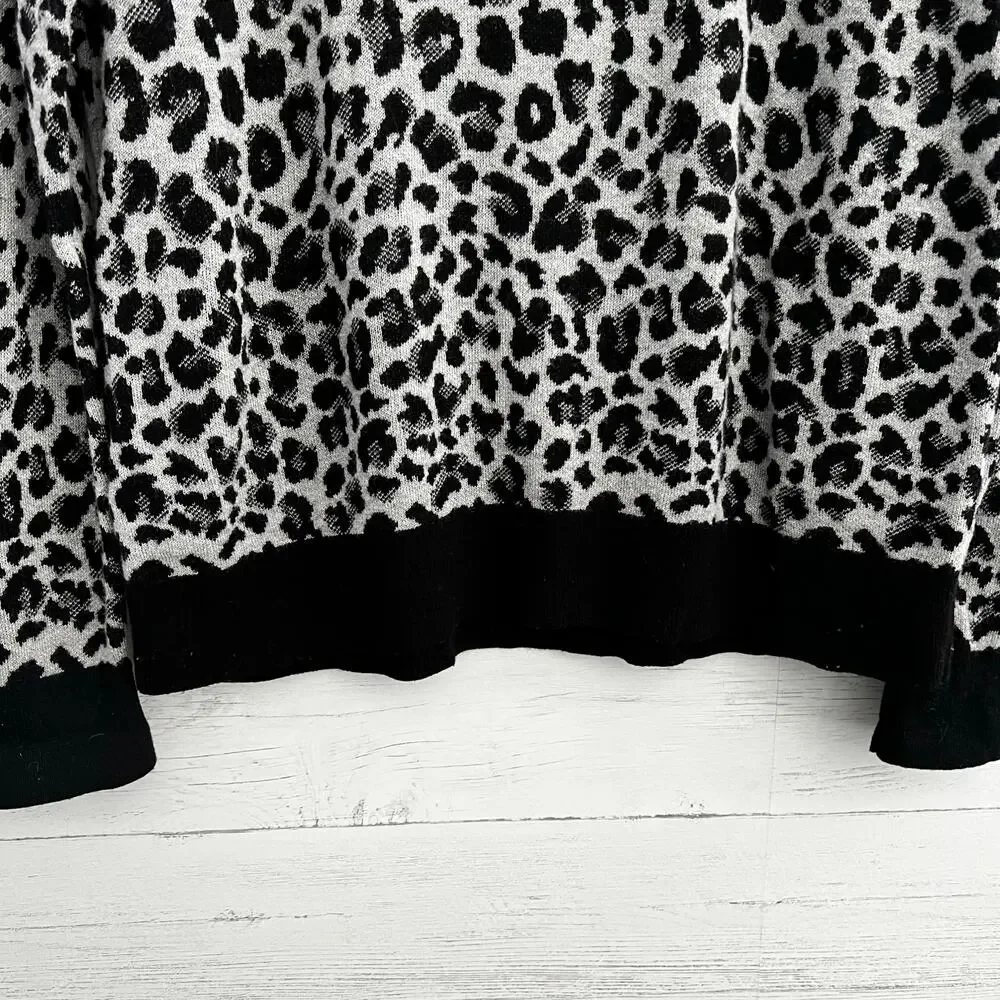 Ann Taylor Gray Leopard Print Long‎ Sleeve Sweater Size XXL